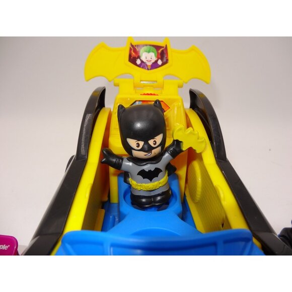 Amazon.com: Fisher Price Little People DC Super Friends  FP Little People DC Super Friends Batman 2 in 1 Batmobile with Batman DC Super F